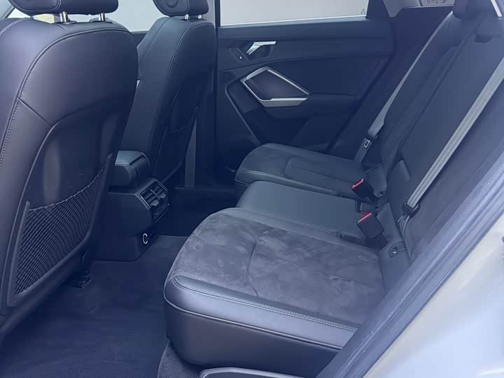 Фото 8 - Audi Q3