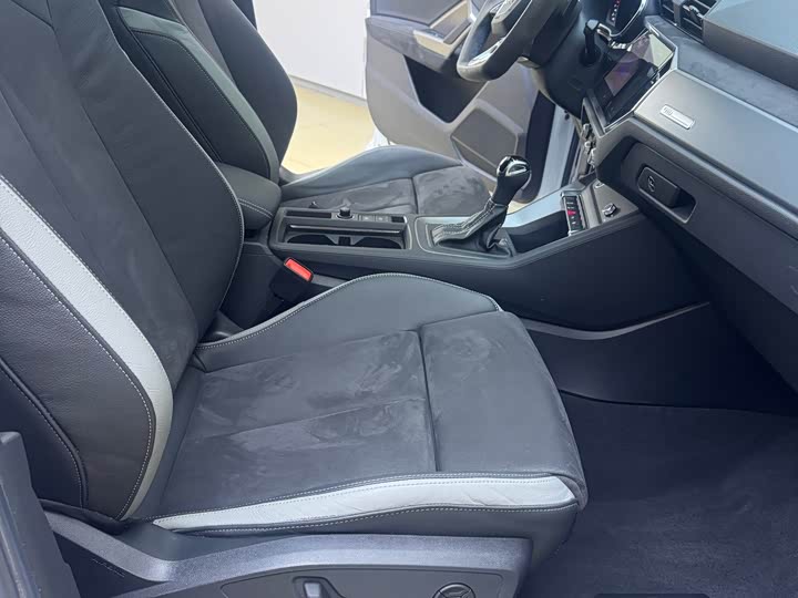 Фото 9 - Audi Q3