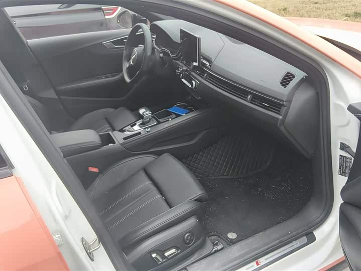 Фото 8 - Audi A4L