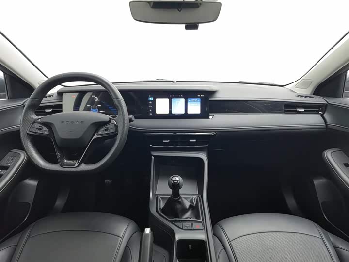 Фото 5 - Roewe i5