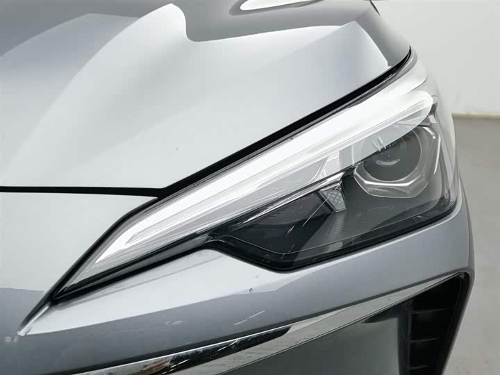 Фото 7 - Roewe i5