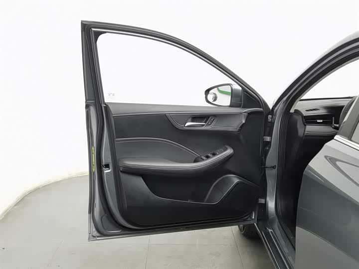 Фото 8 - Roewe i5