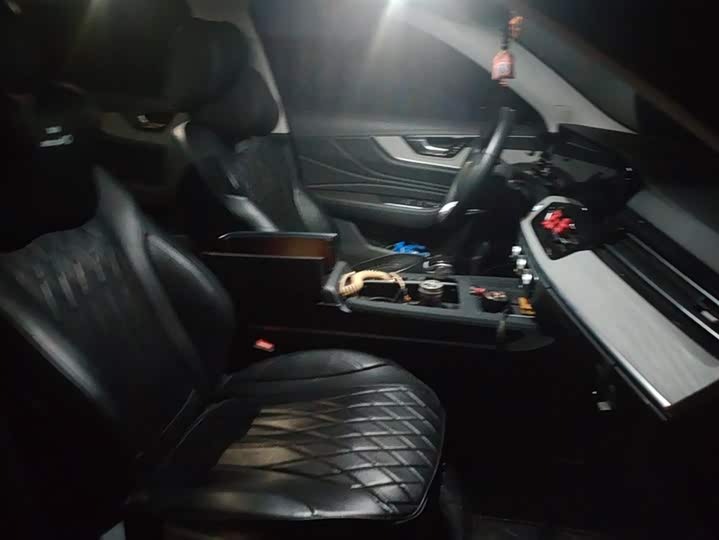 Фото 8 - Hongqi HS5