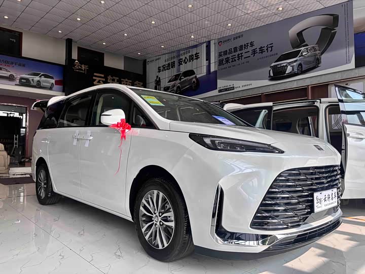 Фото 2 - Buick GL8 ES