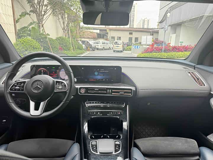 Фото 7 - Mercedes-Benz EQC