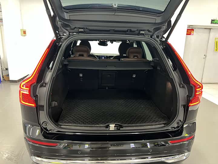 Фото 8 - Volvo XC60