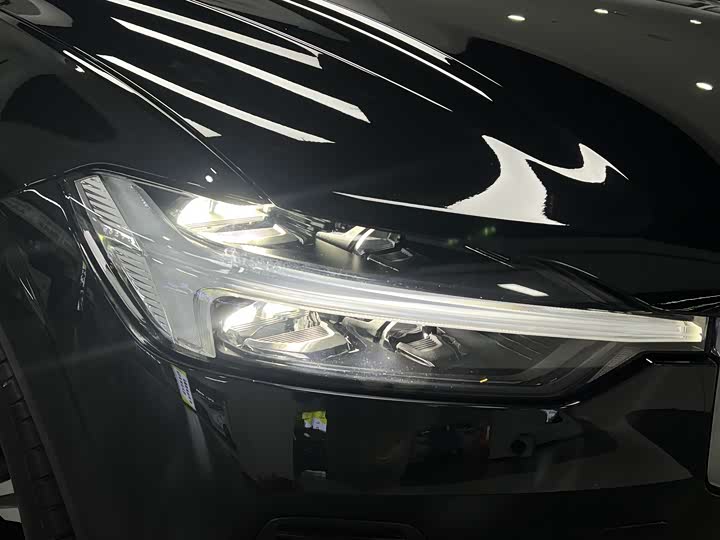 Фото 9 - Volvo XC60