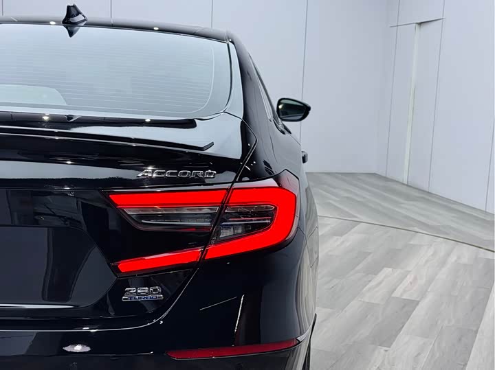 Фото 4 - Honda Accord