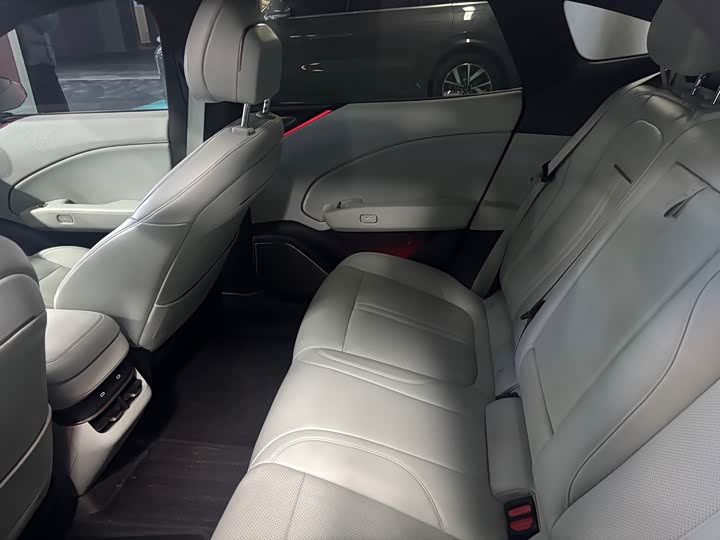 Фото 8 - Zeekr 007