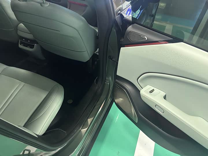 Фото 9 - Zeekr 007