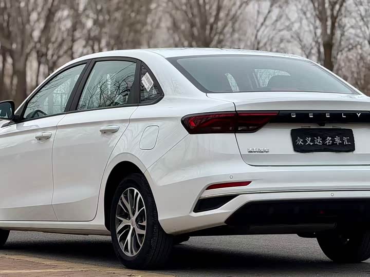 Фото 4 - Geely Emgrand