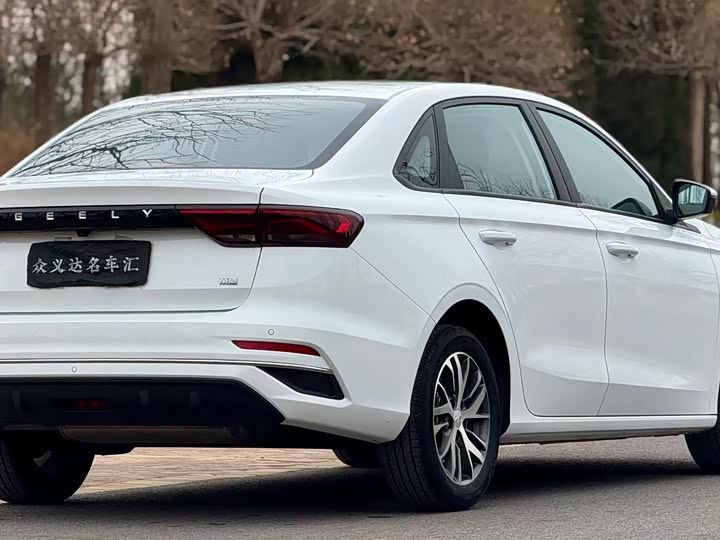 Фото 6 - Geely Emgrand