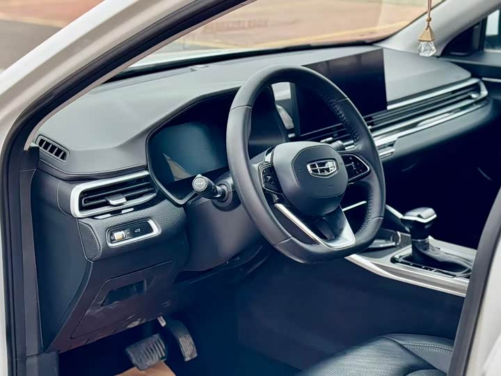 Фото 7 - Geely Emgrand