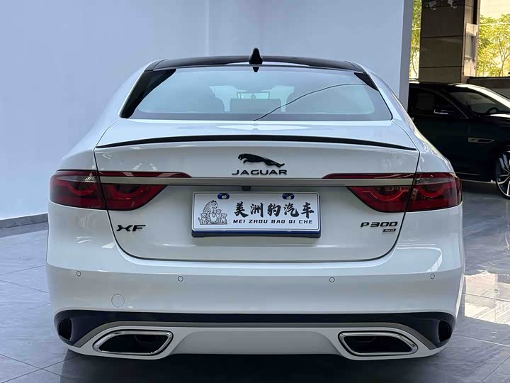 Photo 8 - Jaguar XF L