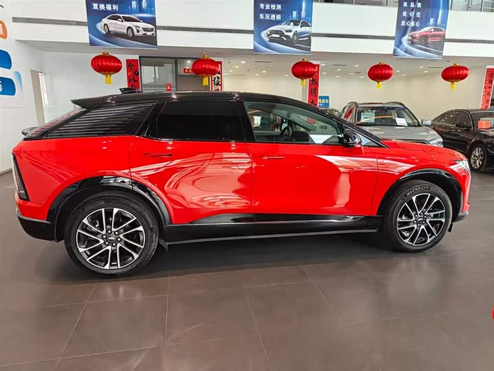 Photo 2 - Cadillac Optiq