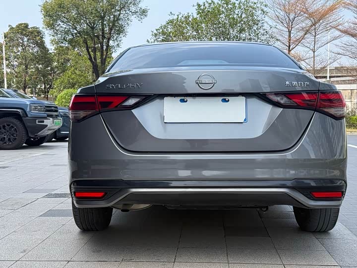 Фото 4 - Nissan Sylphy