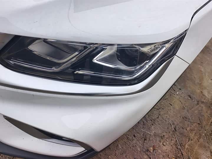 Фото 5 - Geely Coolray