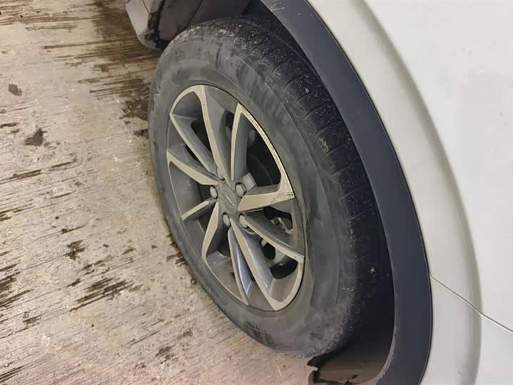 Фото 6 - Geely Coolray