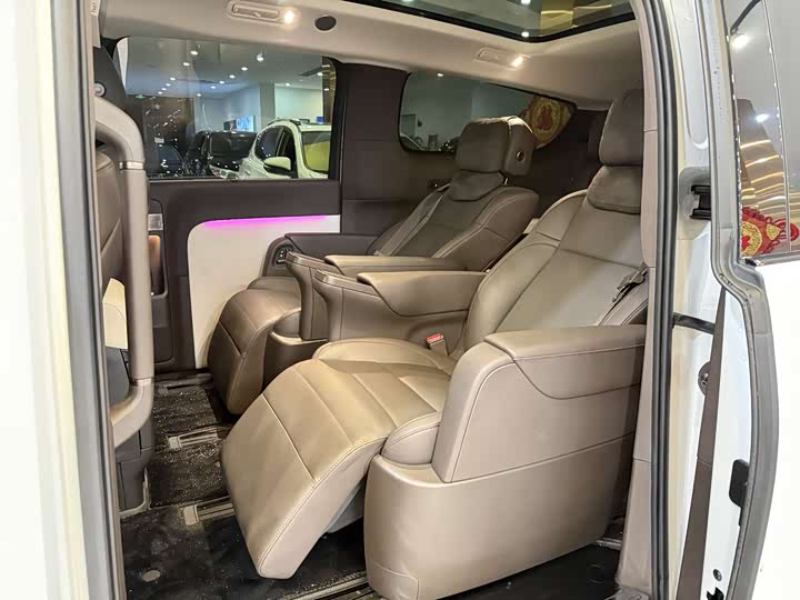 Фото 8 - LiXiang Mega