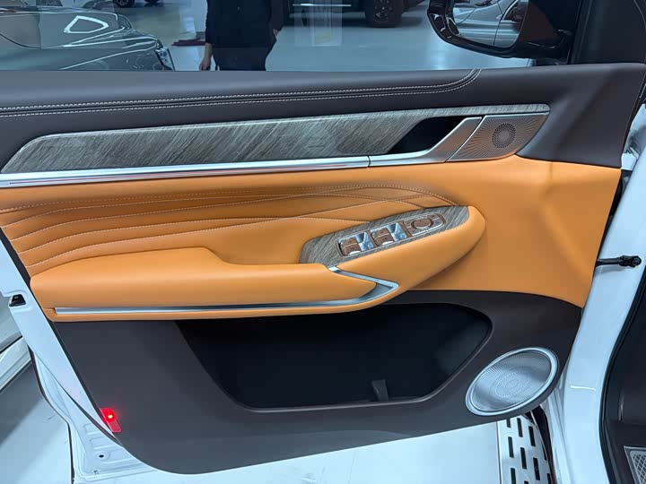 Фото 5 - Tank 500 Hybrid