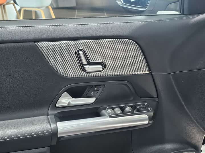 Фото 9 - Mercedes-Benz GLA-Class