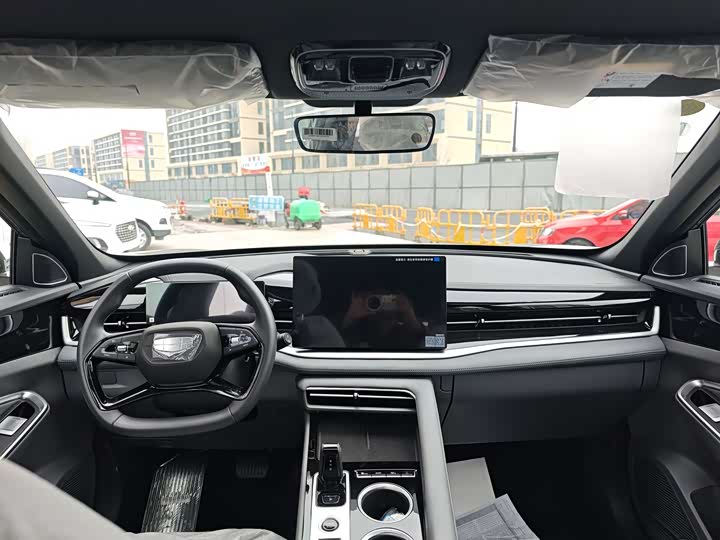 Фото 8 - Geely Atlas