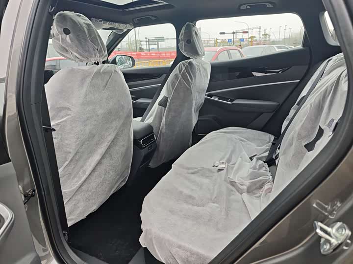 Фото 9 - Geely Atlas