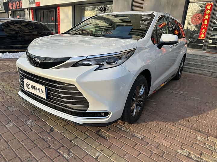 Фото 1 - Toyota Sienna