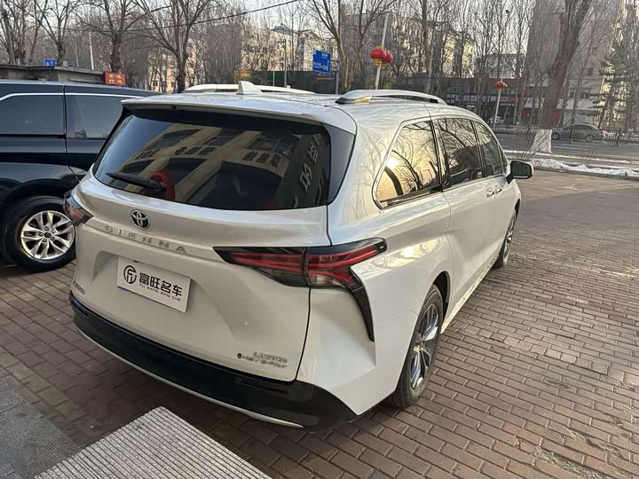 Фото 4 - Toyota Sienna