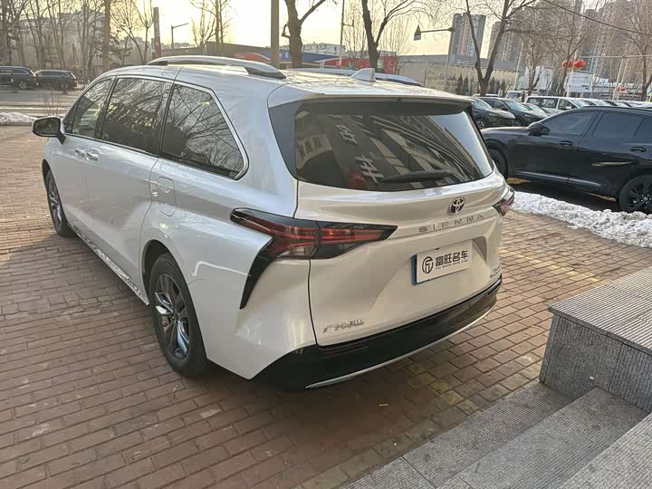 Фото 5 - Toyota Sienna