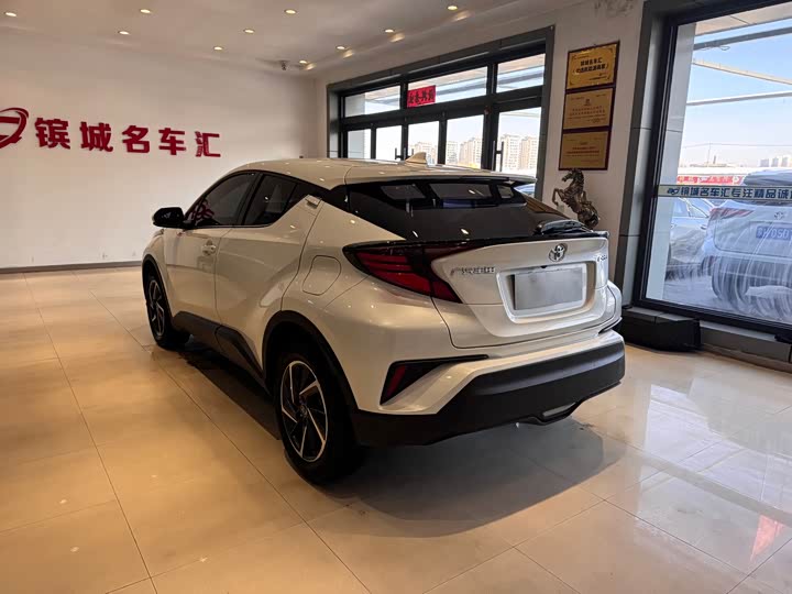 Photo 5 - Toyota C-HR