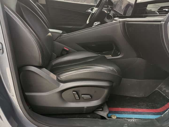 Фото 3 - Roewe RX5 Hybrid