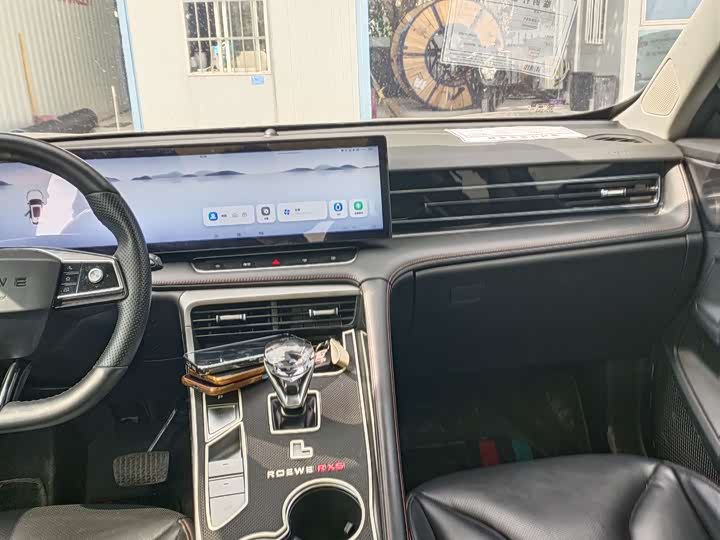 Фото 8 - Roewe RX5 Hybrid