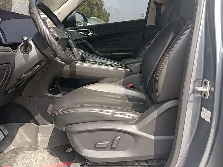 Фото 9 - Roewe RX5 Hybrid