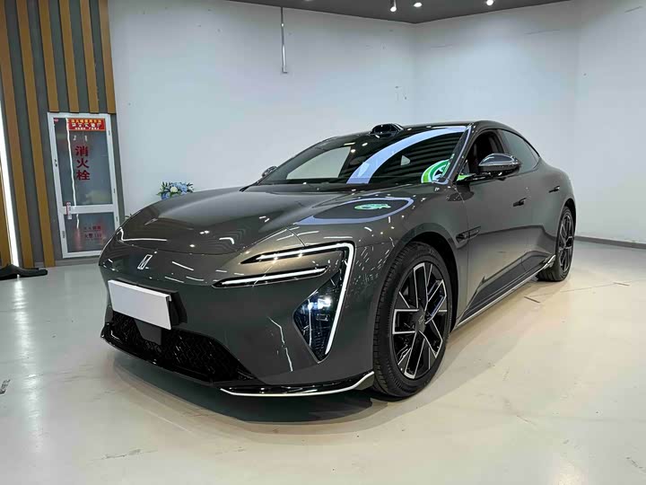 Фото 1 - Avatr 06