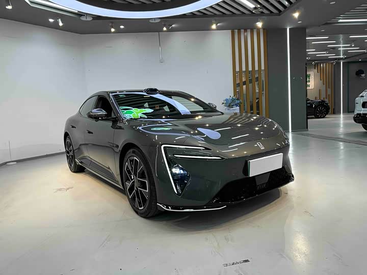 Фото 2 - Avatr 06