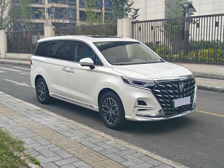 Фото 3 - Roewe iMax 8 EV