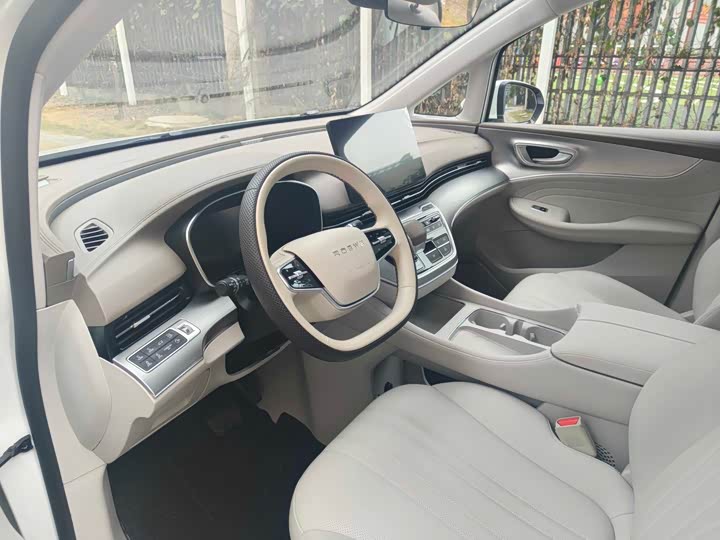 Фото 7 - Roewe iMax 8 EV