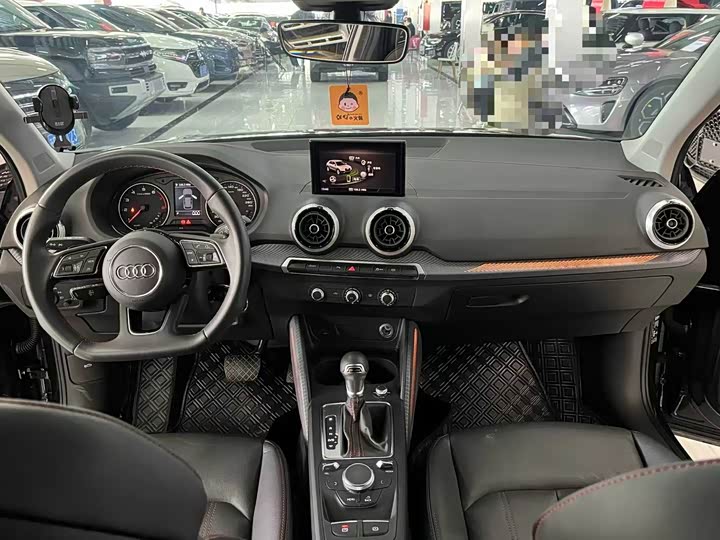 Фото 8 - Audi Q2L