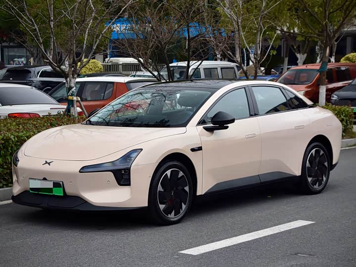 Фото 1 - XPeng Mona M03