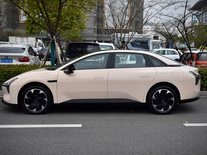 Фото 2 - XPeng Mona M03