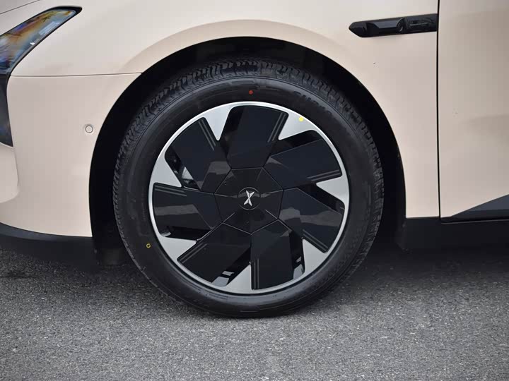 Фото 7 - XPeng Mona M03