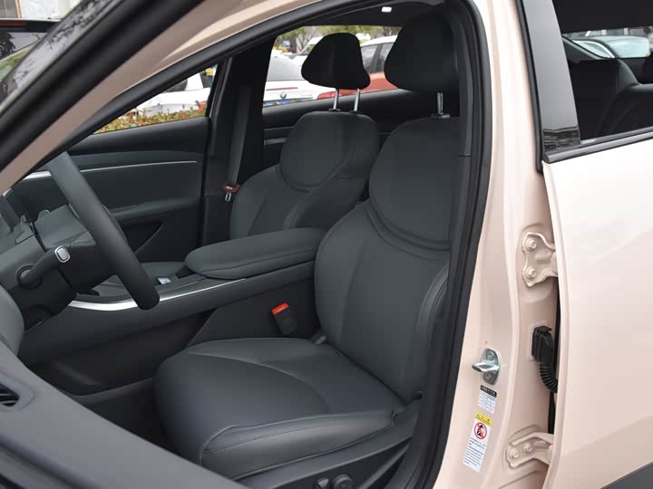 Фото 9 - XPeng Mona M03