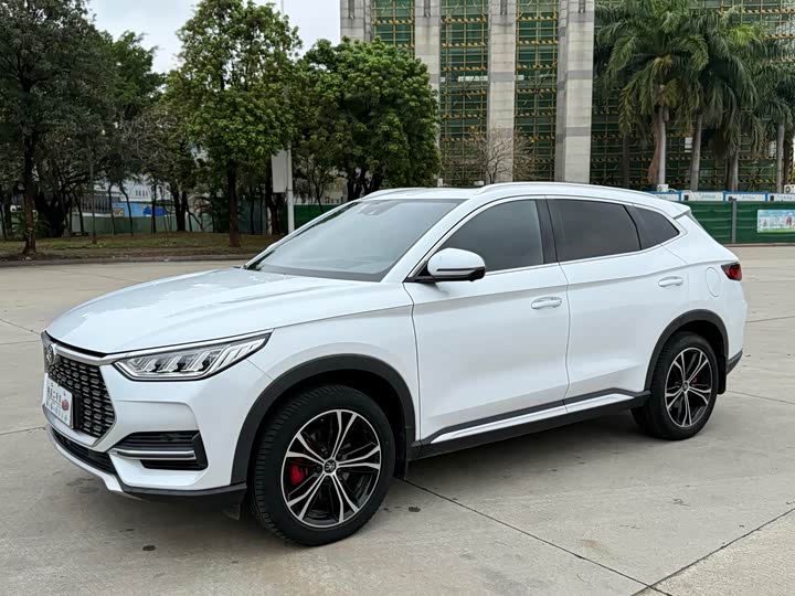 Фото 1 - BYD Song Plus