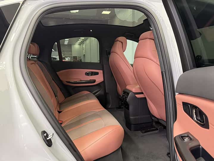 Фото 7 - Nio EC6