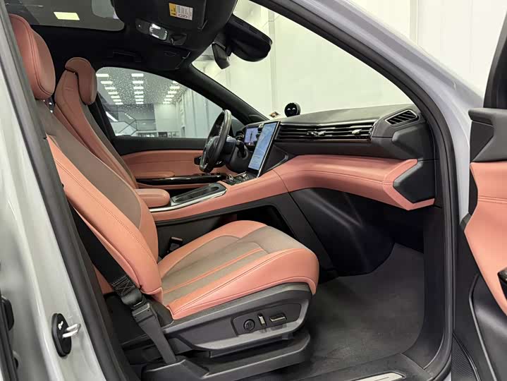 Фото 8 - Nio EC6