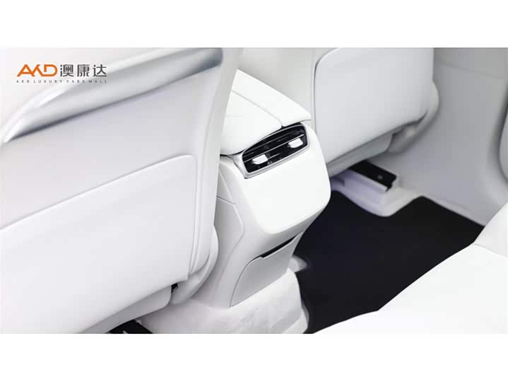 Фото 9 - Mercedes-Benz EQE SUV