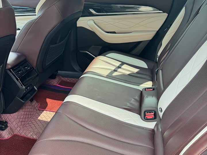 Фото 5 - Geely Monjaro