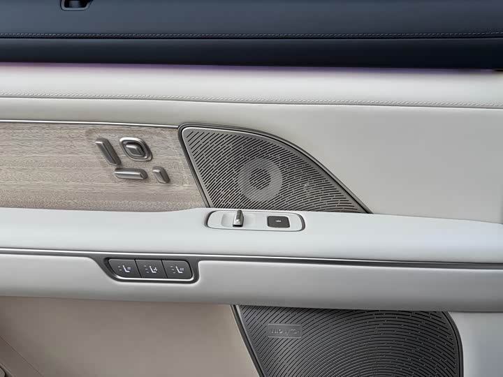 Фото 7 - Nio ES8