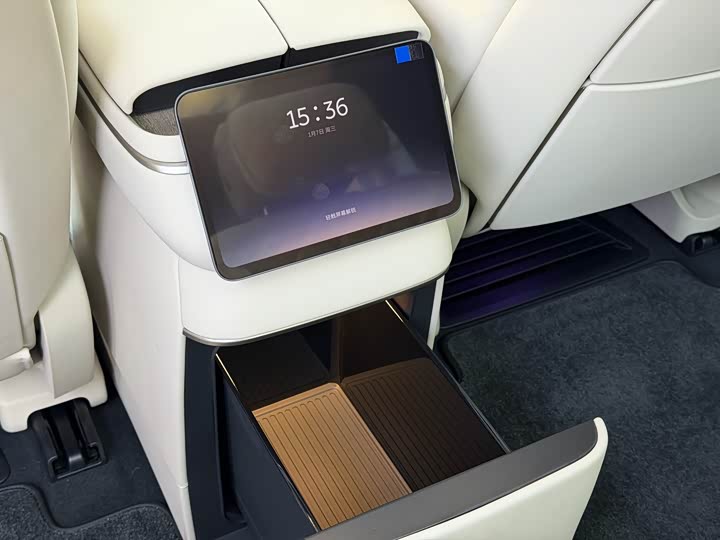 Фото 8 - Nio ES8